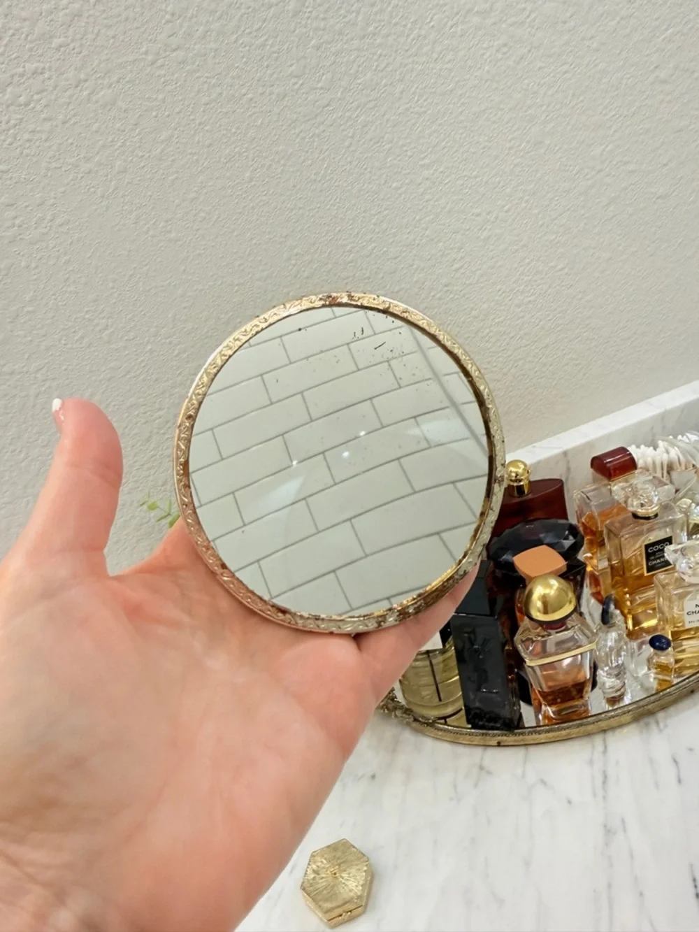 Vintage Estee Lauder Compact & Unusual Domed Mirror with Cherub - Picture 15 of 17